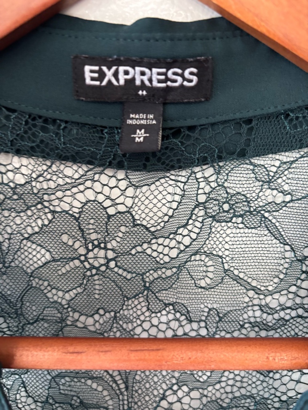Express Sleeveless Lace Yoke Blouse Dark Green Button Front Size M - Picture 2 of 8